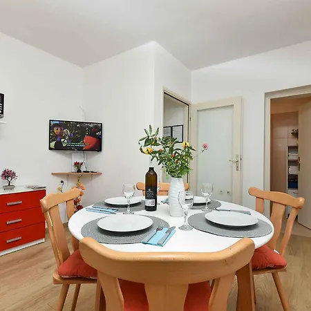 Apartment With A - C In Porec-istrien 44243 Porec