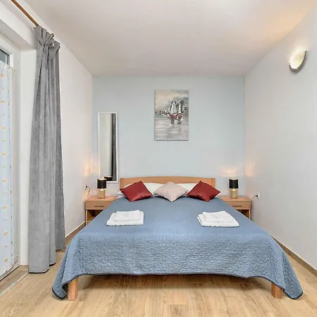 Apartment With A - C In Porec-istrien 44243 Porec