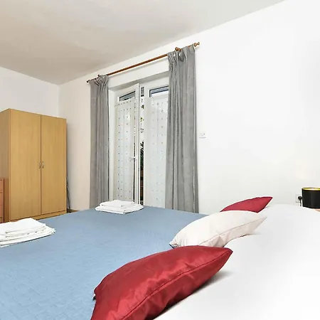 Apartment With A - C In Porec-istrien 44243 Porec