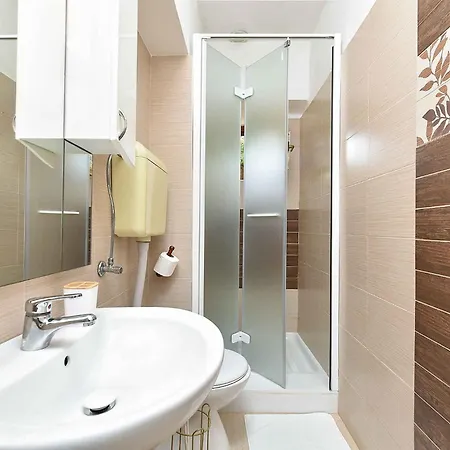 Apartment With A - C In Porec-istrien 44243