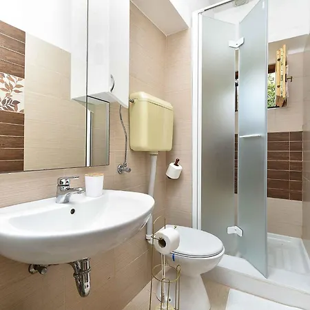 With A - C In Porec-istrien 44243 Apartment Porec